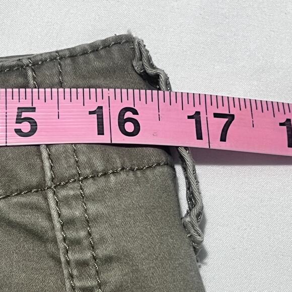 Cabi Women’s 8 Utility Chino Pants Khaki Straight Leg Cargo Pockets 30 Inseam - Picture 4 of 8